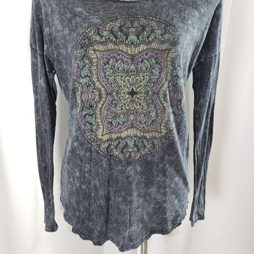 Signorelli Washed Out Distressed Graphic Bohemian Top Medium - Picture 7 of 12